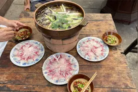 杰哥私房菜——邬大师做个云南风味“铜锅煳辣鱼”，巴适得板视频封面