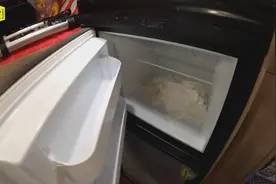 房车长时间停驻是否应该冰箱断电？在北方断电后是否会损坏冰箱？视频封面
