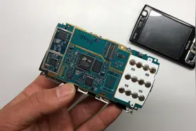 拆解山寨版诺基亚N95，当年的联发科山寨机简直不要太疯狂！视频封面