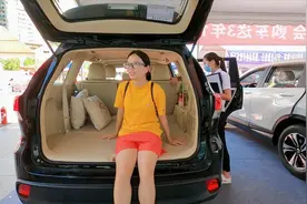 SUV自驾，汉兰达后排放倒又大又平可当床车，还有比它合适的吗视频封面