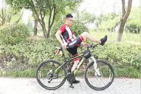 自行车上车的几种方法，看看你用的是哪一种视频封面