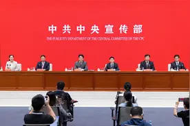 国家林草局副局长：云南亚洲象宝宝已从出生时100公斤长到300公斤视频封面