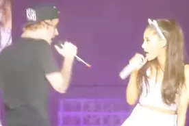 贾斯汀比伯和A妹Ariana Grande巡回演唱《AsLongasYouLoveMe》视频封面