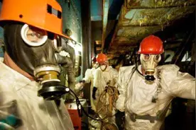 切尔诺贝利事故珍贵影像，向3828名清理屋顶石墨的士兵致敬！