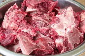 清洗大骨头时，只用放一点它，脏物血水全部跑出来，血水都没有