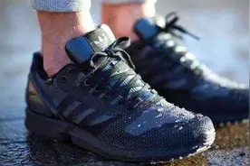 鞋子里总是湿湿潮潮的，她用一个塑料瓶，几分钟就让鞋子变干爽