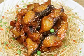 草鱼不要红烧了，教你做秘制柠檬鱼，鱼肉酥香入味，领导直夸好吃视频封面