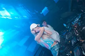 抖音热播摇头神曲《爱逍遥》1080P60帧高清