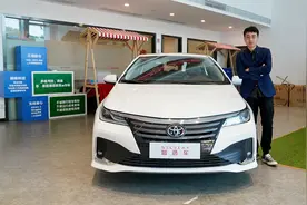 到店实拍丰田亚洲狮，轴距达2750mm，标配全速自适应巡航