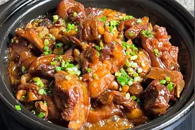 花生焖猪脚做法，不用放大料出锅软嫩鲜香，好吃下饭不油腻