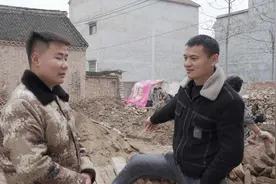 路叔给东东介绍工作，在工地做小工一天一百多块，东东会干吗？