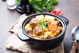 羊肉怎么炖最好吃？60岁内蒙老厨师：调料是大忌！花椒大料别瞎放视频封面