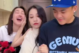 约女同事来家里吃饭秀她一脸恩爱吧