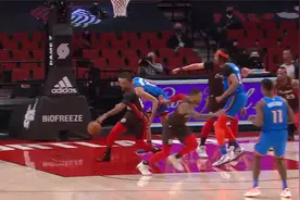 NBA精彩时刻：鲍威尔骗过防守三分打进 灵活抢断迅速反击轻松上篮视频封面