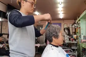 理发店上实用的老奶奶卷发发型修剪教材，供发型师学习