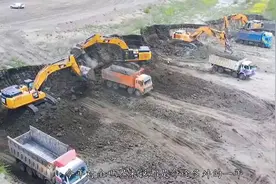 挖掘机老板现状：投资上百万的挖机，还没机手挣得多视频封面