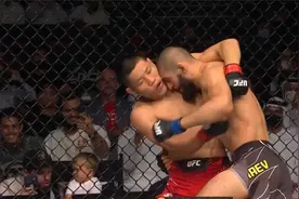 中国勇士宁死不拍！李景亮首回合被奇马耶夫绞晕降服视频封面