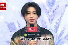独家幕后揭秘丨万茜、“小鬼”王琳凯首次合作 被帅住了！视频封面