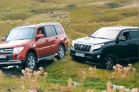 帕杰罗山猫越野对比丰田普拉多，两者差距还是有点大的