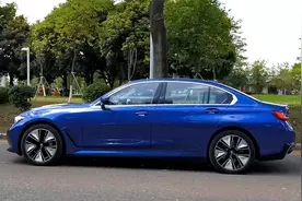 都说宝马i3是“油改电”，但它开起来却比Model 3更高级视频封面