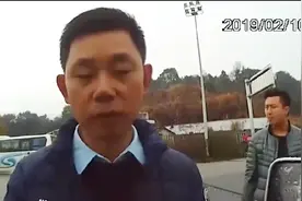 载着一家四口，竟在应急车道睡大觉！这个司机太胆大！视频封面