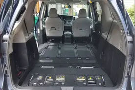 丰田赛纳2020款上市！2排座椅可伸出车外，后排放倒能躺人！