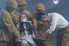 为逼迫男人投降，鬼子抓来他妹妹，在他面前一个一个拔掉妹妹指甲