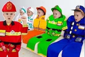 小男孩的角色扮演：变身小小医生给妈妈看病，变身消防员去救火！视频封面