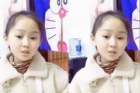 小女孩翻唱英文歌火了，开口就是王者，真是太厉害了视频封面