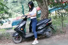 美女花两千多块钱买的二手摩托车，很难启动，修好还要花一千块钱视频封面