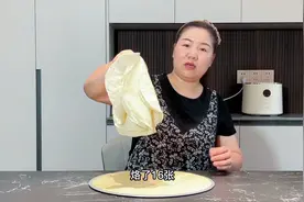 为什么你做的烙馍又干又硬？告诉你三个技巧，柔软筋道，面香味足视频封面