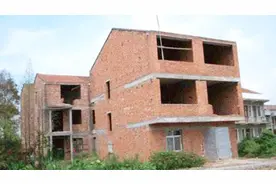 为什么农村人盖房子都是盖两层？农村小伙说出了自己的看法