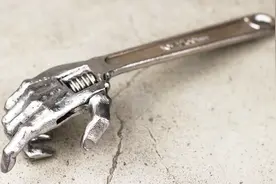 如何将扳手改造成手掌的样子？国外小伙亲自教学，一起来了解下！