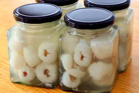 吃不完的荔枝试试做罐头，好吃不上火，无任何添加剂，放一年不坏