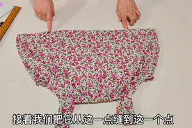 闲置吊带背心的绝妙改造！对角缝一缝，成品能收能放别提多方便！视频封面
