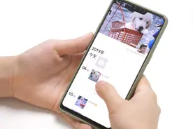 今天才知道，微信打开这个功能，可以一键删除几年前的朋友圈内容视频封面