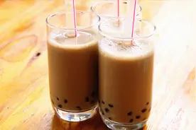 懒人版珍珠奶茶，教你几分钟做上百颗珍珠，甜而不腻，奶香浓郁