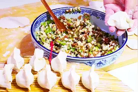 夏天，杏鲍菇这样调馅包饺子，清新爽口不油腻，上桌全家流口水视频封面