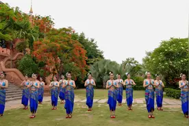 西双版纳曼听公园版《本草纲目》毽子操来了