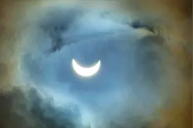 四川南充现天文奇观“天狗食日”，错过了的人，又要再等10年视频封面