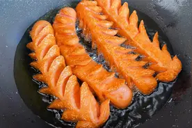 在家炸火腿肠也能开花，也能外脆里嫩，只要1块钱一根