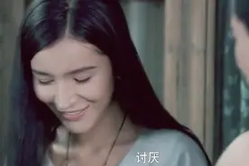 恋上黑天使：美女怕小伙淋雨感冒，递过自己毛巾，小伙这样说