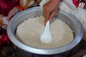 正宗客家糯米酒的做法，简单几步在家做，一次做5斤糯米不够吃