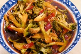 西蓝花做菜不好吃？教你这道番茄炒西兰花，下饭刚刚好视频封面