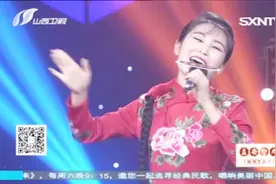 河南女教师开场笑声太魔性，一首《对花》亮出金嗓子，惊艳全场