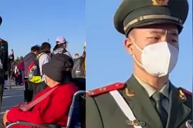 兵哥哥因执勤任务不能回家，奶奶穿红衣坐轮椅来看孙子，场面泪目视频封面