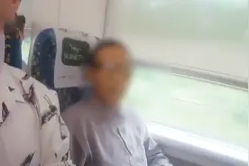 6旬大爷高铁霸座，嚣张态度惹怒众人，最后结局大快人心视频封面