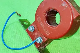 明明是顺时针拧螺丝，为什么散装电线的铜丝会越压越松？手法错了