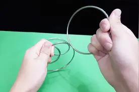 为什么没有缺口的四个铁环，可以互相穿？机关在这里