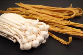 腐竹和蘑菇是绝配，教你小炒腐竹的家常做法，鲜香入味下酒又下饭